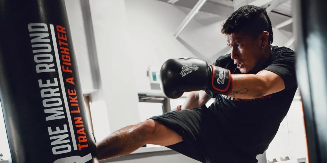 برنامه بدنسازی تخصصی کیک‌بوکسینگ برای افزایش استقامت و قدرت