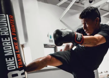 برنامه بدنسازی تخصصی کیک‌بوکسینگ برای افزایش استقامت و قدرت