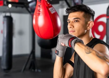 تمرینات اختصاصی افزایش قدرت و سرعت ضربات در کیک‌بوکسینگ